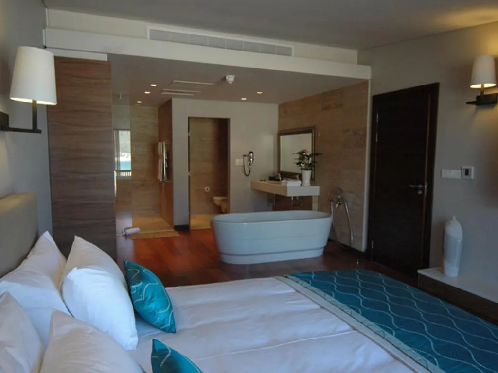 Chapmans Peak Beach Hotel Hout Bay 4*,